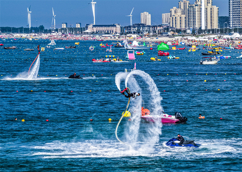 Shandong : les joies des activités aquatiques en mer à Rongcheng pour échapper aux chaleurs estivales