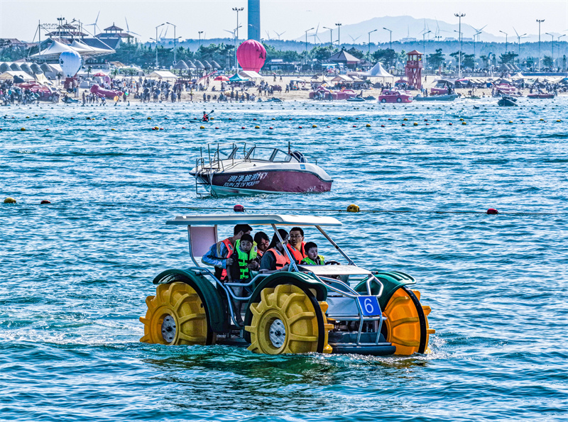 Shandong : les joies des activités aquatiques en mer à Rongcheng pour échapper aux chaleurs estivales