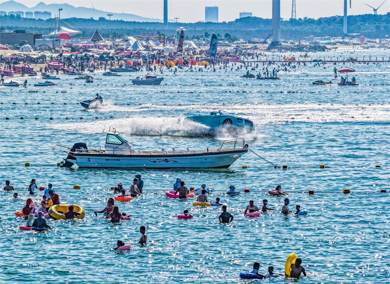 Shandong : les joies des activités aquatiques en mer à Rongcheng pour échapper aux chaleurs estivales