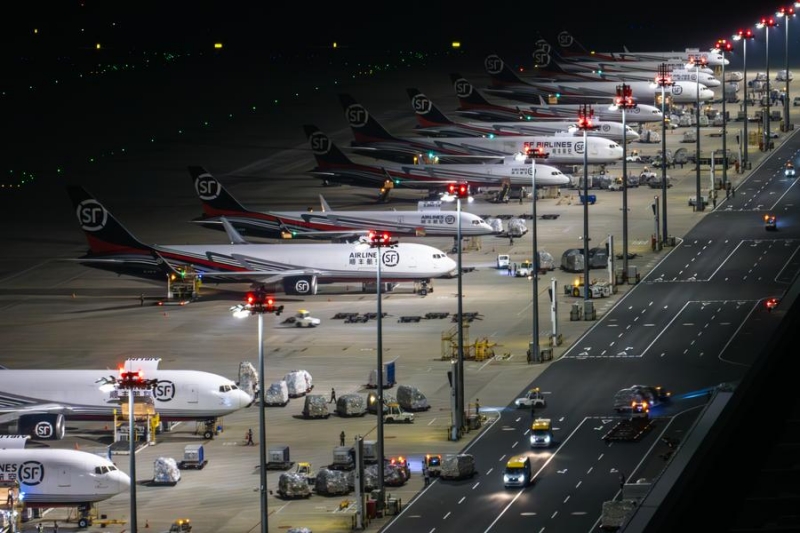 Hubei?: en visite nocturne à Ezhou, premier aéroport chinois axé sur le fret