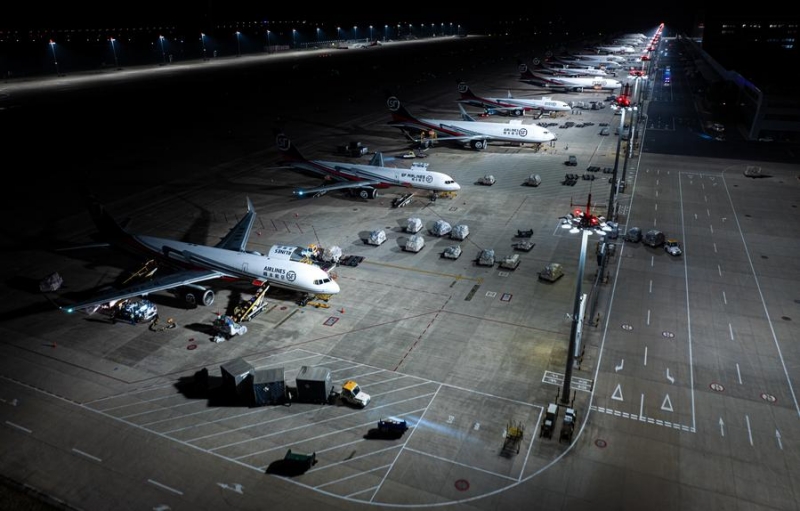 Hubei?: en visite nocturne à Ezhou, premier aéroport chinois axé sur le fret