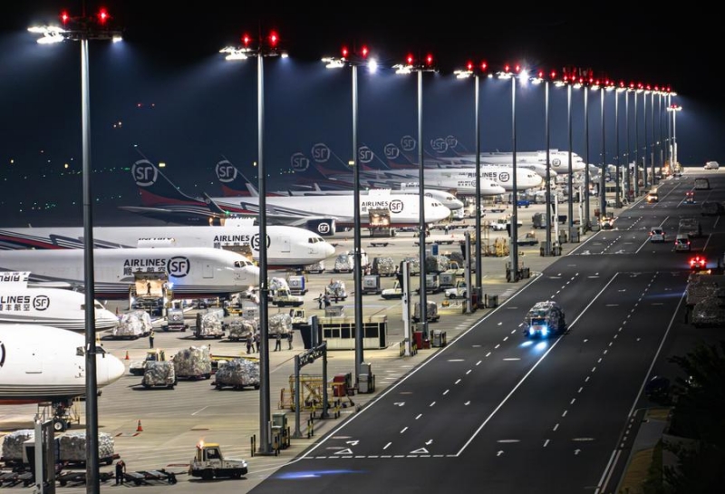 Hubei?: en visite nocturne à Ezhou, premier aéroport chinois axé sur le fret