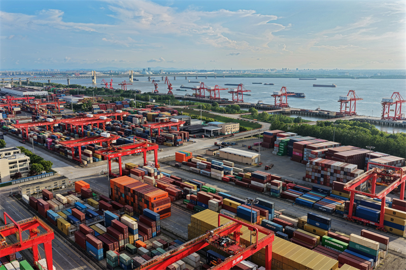 Anhui : la production du port intelligent de Wuhu bat son plein