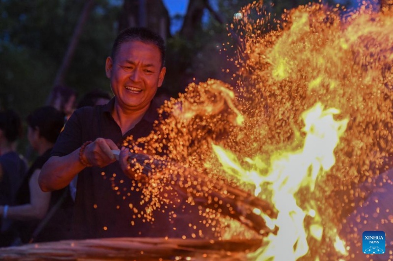 Yunnan : un festival des torches célébré à Dali