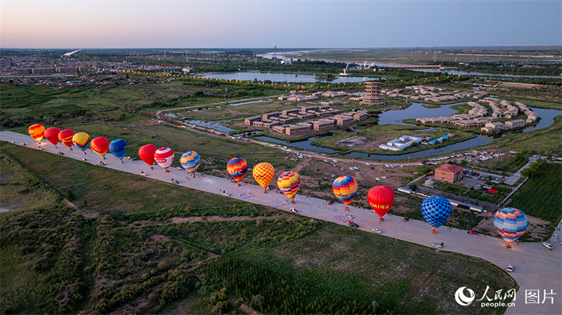Mongolie intérieure : le Concours national de ballons à air chaud à Dengkou