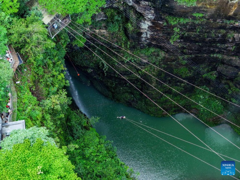 Guizhou : les paysages karstiques uniques du comté de Kaiyang attirent les touristes