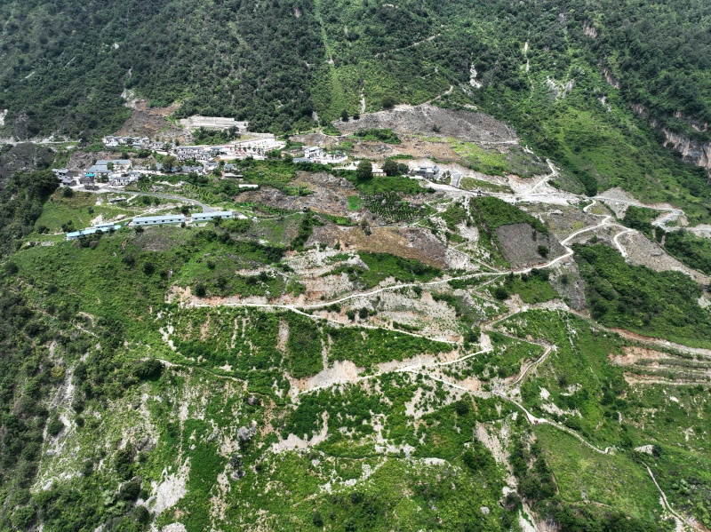 Sichuan?: à Zhaojue, la lutte contre la pauvreté a transformé un village accroché à la falaise