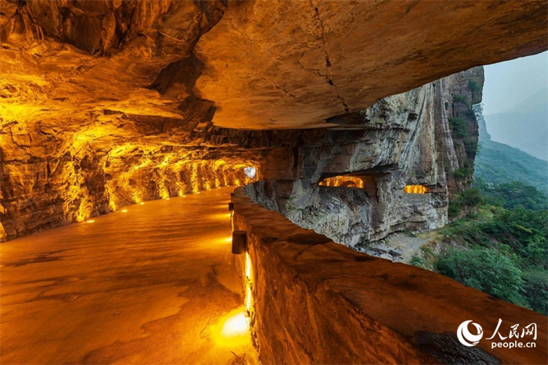 Henan : la légendaire route à flanc de falaise du village de Guoliang