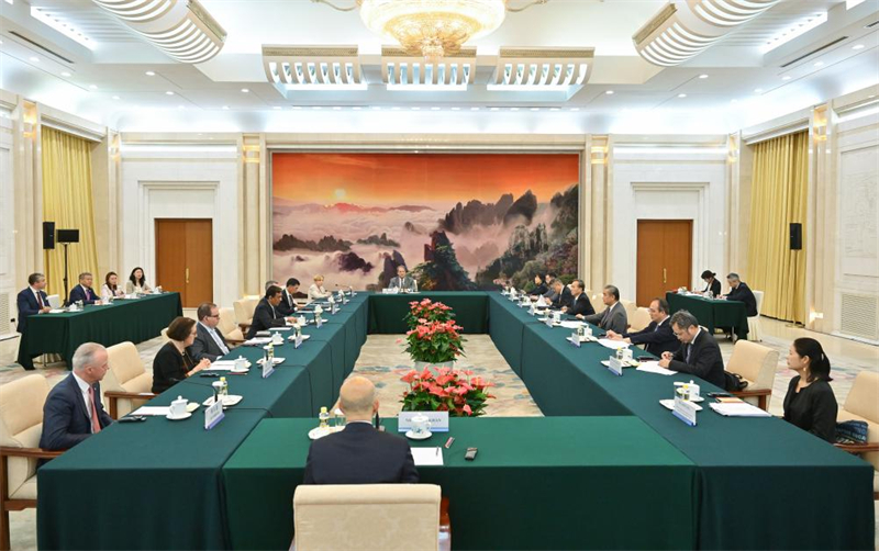 La Chine et les Etats-Unis doivent respecter leurs intérêts fondamentaux respectifs et éviter les conflits