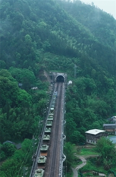Le salut des soldats chinois d'aujourd'hui à leurs prédécesseurs