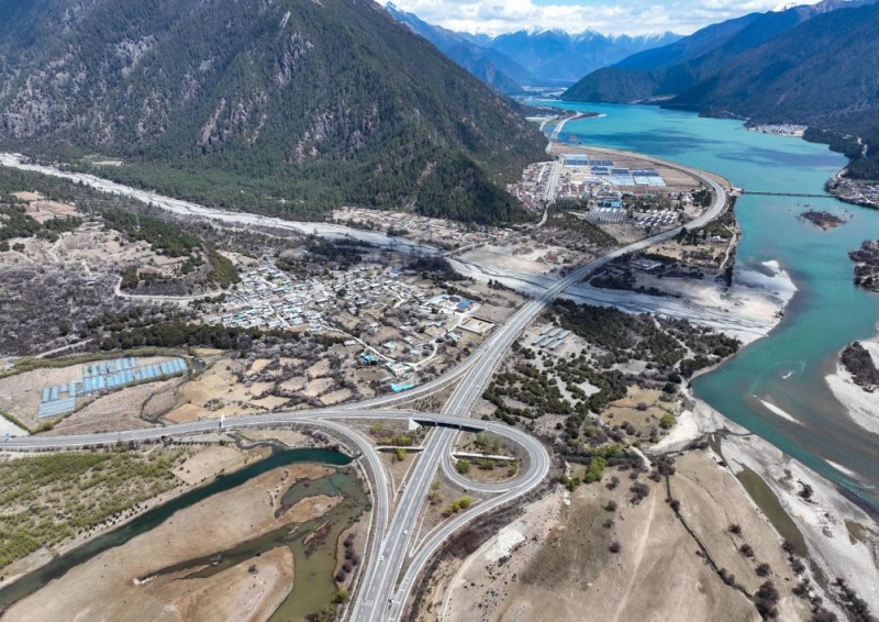 Le réseau de transport complet stimule le développement au Xizang