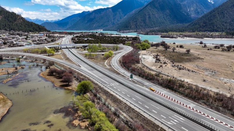 Le réseau de transport complet stimule le développement au Xizang