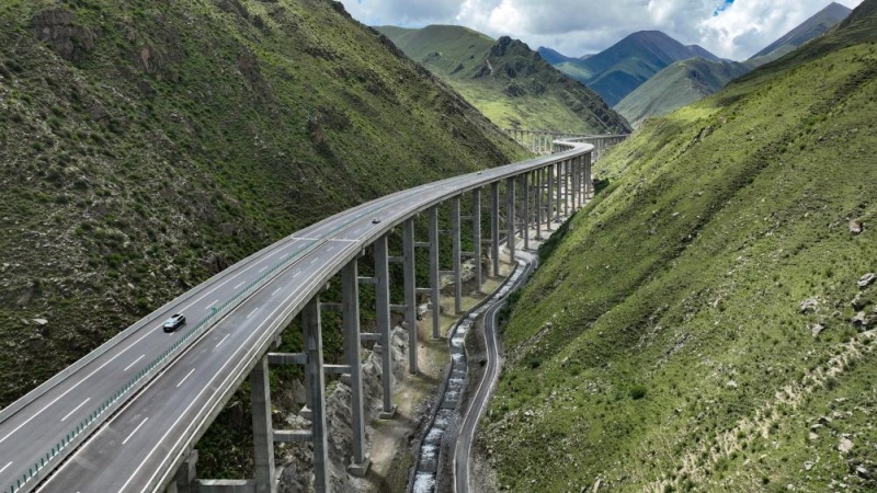 Le réseau de transport complet stimule le développement au Xizang