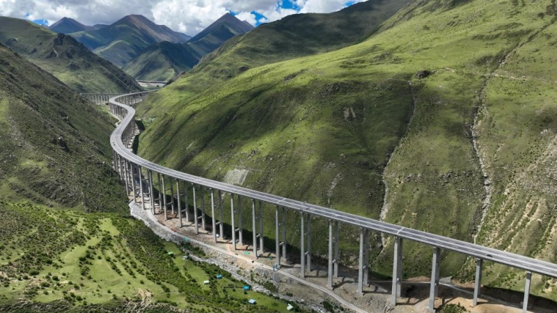 Le réseau de transport complet stimule le développement au Xizang