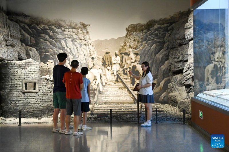 Shanxi?: une conférencière ??post-2000?? interprète l'histoire révolutionnaire à Changzhi