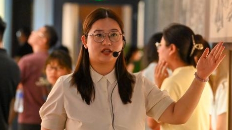 Shanxi : une conférencière ? post-2000 ? interprète l'histoire révolutionnaire à Changzhi