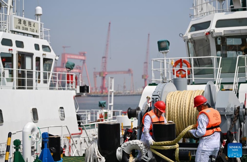 Tianjin : des remorqueurs portuaires entièrement électriques prennent la mer