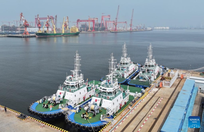 Tianjin : des remorqueurs portuaires entièrement électriques prennent la mer