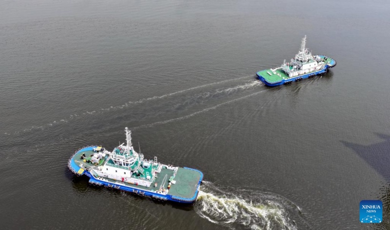 Tianjin : des remorqueurs portuaires entièrement électriques prennent la mer