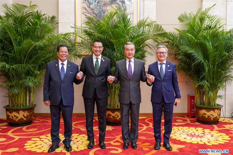 Les ministres des Affaires étrangères de Chine, du Laos, du Myanmar et de Tha?lande tiennent une réunion informelle