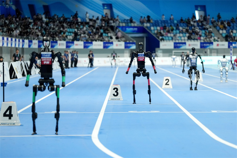 Une spectaculaire bataille d'? hommes volants ? aux Jeux mondiaux des robots humano?des 2025 à Beijing