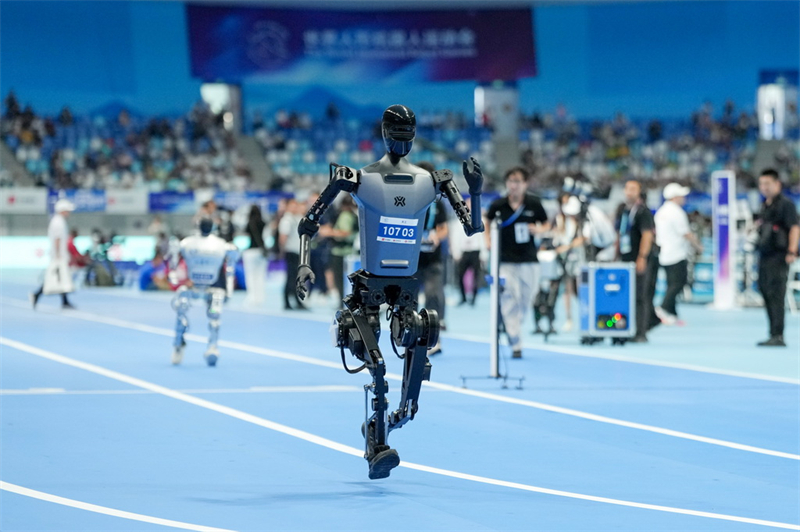 Une spectaculaire bataille d'? hommes volants ? aux Jeux mondiaux des robots humano?des 2025 à Beijing