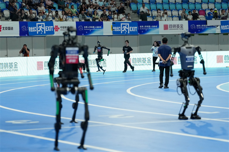 Une spectaculaire bataille d'? hommes volants ? aux Jeux mondiaux des robots humano?des 2025 à Beijing