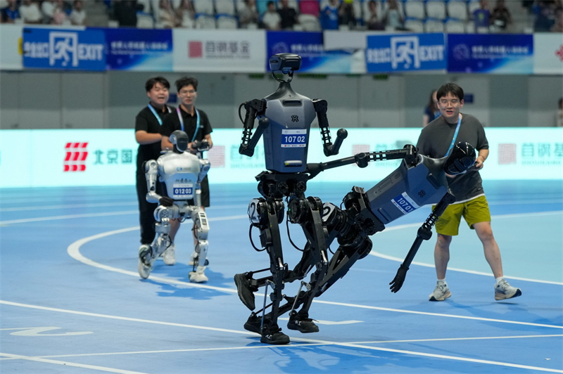 Une spectaculaire bataille d'? hommes volants ? aux Jeux mondiaux des robots humano?des 2025 à Beijing