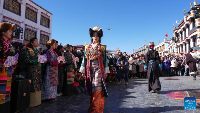 Xizang : histoire en photos d'un héritier de la technique de fabrication de costumes de Lhassa