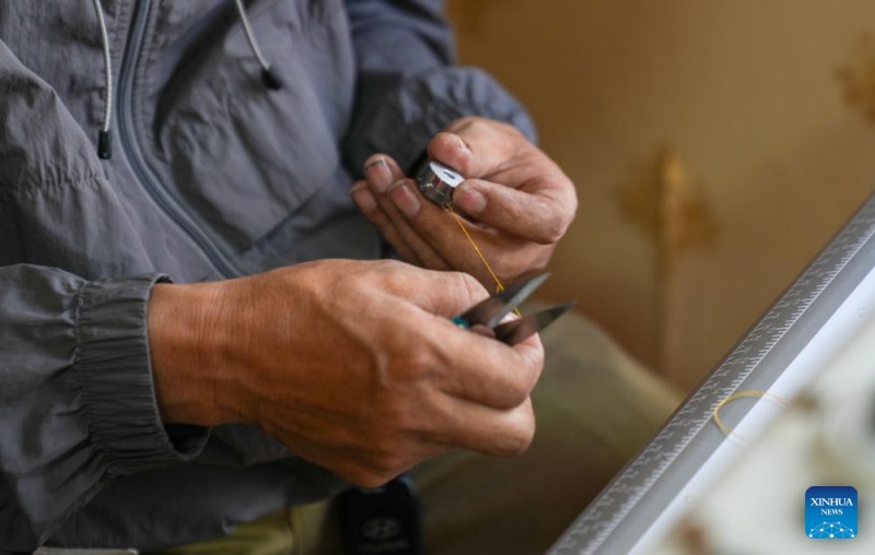 Xizang : histoire en photos d'un héritier de la technique de fabrication de costumes de Lhassa