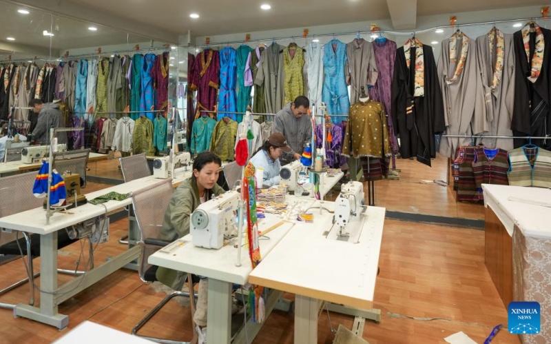 Xizang : histoire en photos d'un héritier de la technique de fabrication de costumes de Lhassa