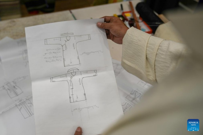 Xizang : histoire en photos d'un héritier de la technique de fabrication de costumes de Lhassa