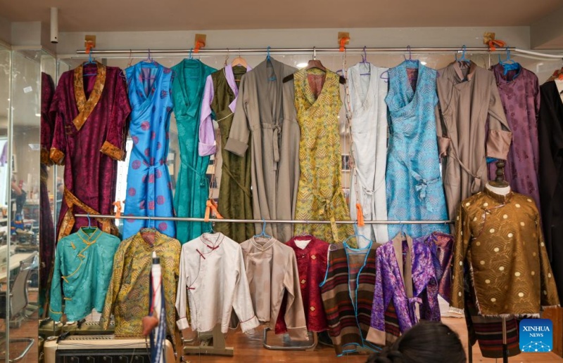 Xizang : histoire en photos d'un héritier de la technique de fabrication de costumes de Lhassa