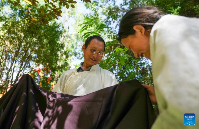 Xizang : histoire en photos d'un héritier de la technique de fabrication de costumes de Lhassa