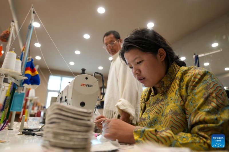 Xizang : histoire en photos d'un héritier de la technique de fabrication de costumes de Lhassa
