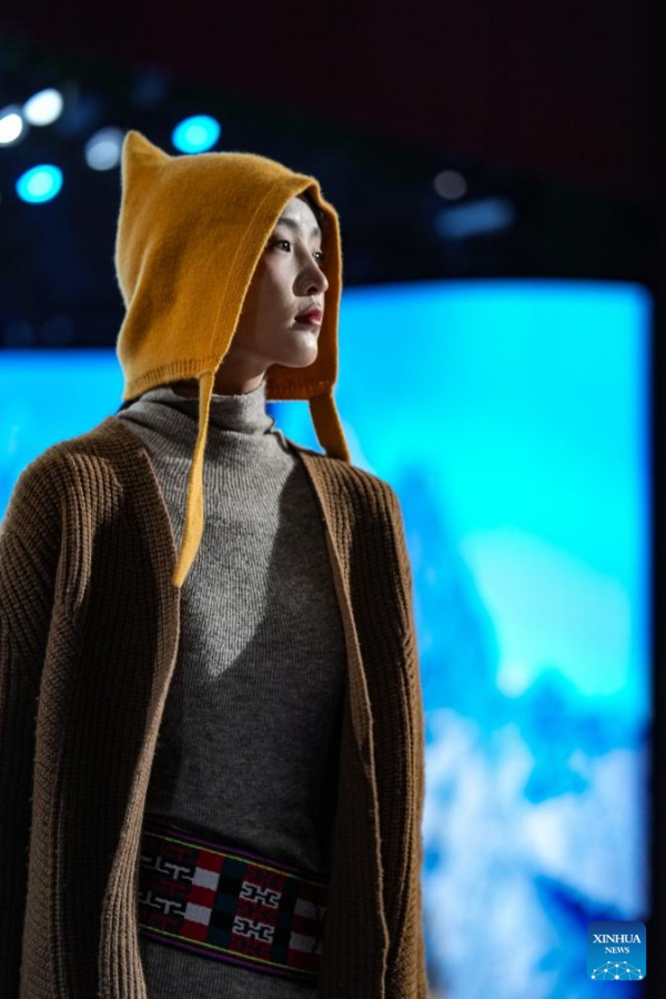 Xizang : histoire en photos d'un héritier de la technique de fabrication de costumes de Lhassa