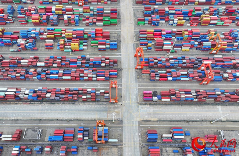 Guangxi : le terminal automatisé de Qinzhou du port du golfe de Beibu réalise une intégration harmonieuse des transports intermodaux maritime et ferroviaire