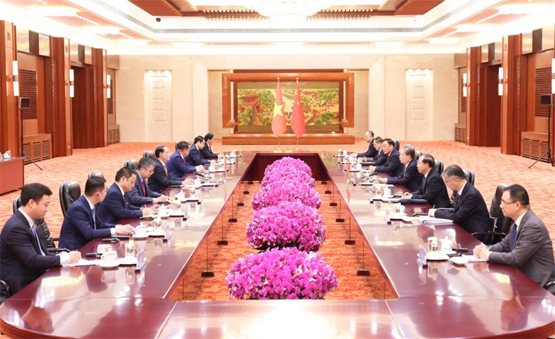 Le plus haut législateur chinois rencontre un vice-président de l'Assemblée nationale du Vietnam