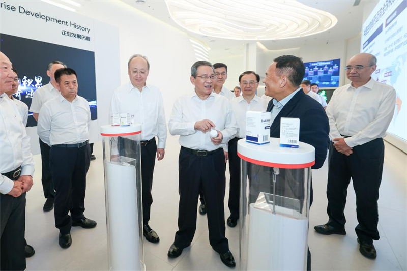 Le Premier ministre chinois appelle à des soutiens techno-scientifique et politique afin de stimuler l'industrie biomédicale