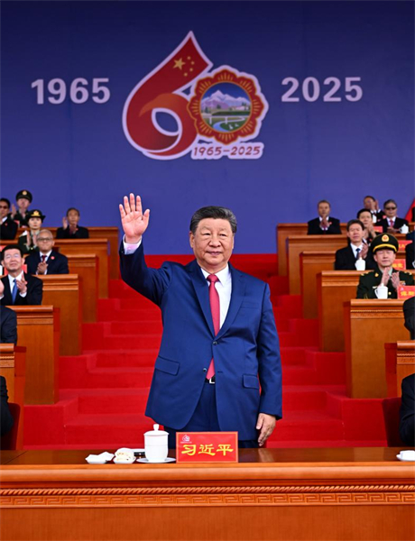 Xi Jinping assiste à un gala marquant le 60e anniversaire de la fondation de la région autonome du Xizang