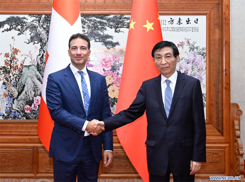 Le plus haut conseiller politique chinois rencontre le président du Conseil des Etats de la Suisse