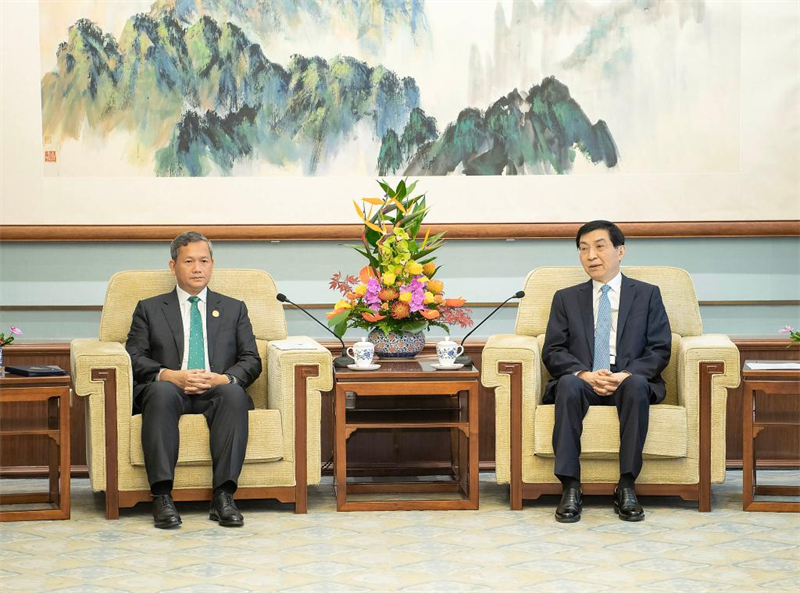 Le plus haut conseiller politique chinois rencontre le Premier ministre cambodgien