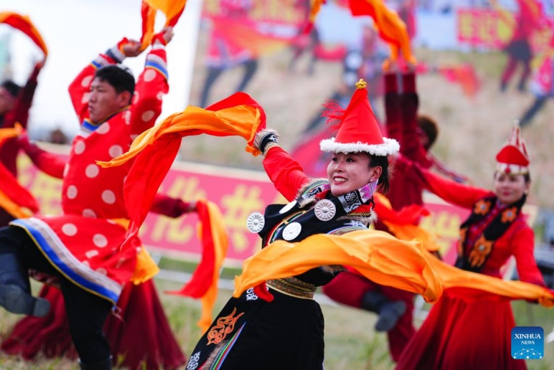Qinghai : début d'une foire du Nadam à Golmud