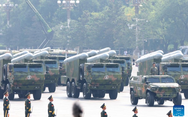 La Chine dévoile des missiles de croisière lors du défilé