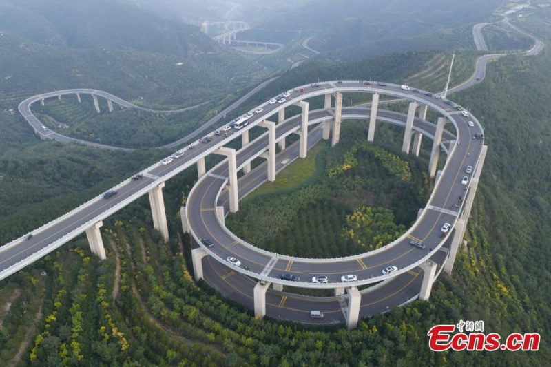 Shanxi?: un aper?u du spectaculaire pont routier à 3 étages du mont Tianlong à Taiyuan