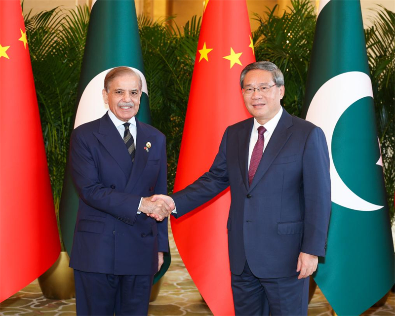 Le Premier ministre chinois rencontre son homologue pakistanais