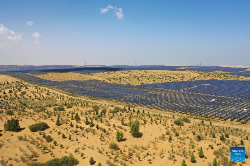 Mongolie intérieure?: les projets photovolta?ques stimulent la réadaptation écologique et la croissance économique locales dans le désert de Kubuqi