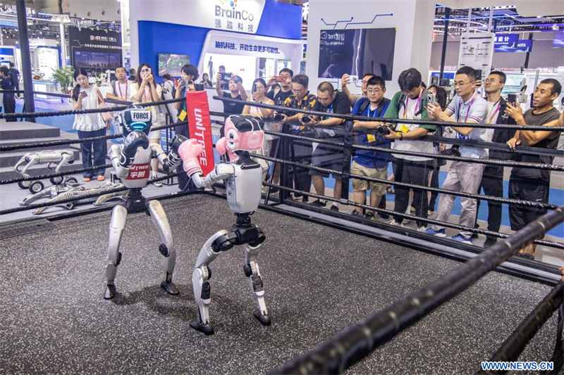 Chine : une exposition mondiale à Chongqing présente des innovations allant des robots aux drones de livraison