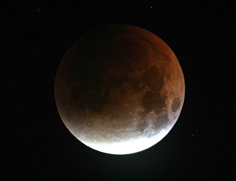 Hubei : une éclipse lunaire totale illumine le ciel?de Wuhan