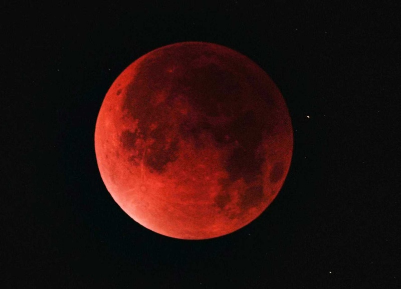 Hubei : une éclipse lunaire totale illumine le ciel?de Wuhan